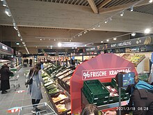 Obst- und Gemüse-Abteilung in Aldi-Süd-Filiale im aktuellsten Design (am 18. März 2021 neu eröffnete Filiale)