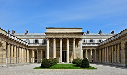 レジオン・ドヌール勲章美術館中庭側。旧サルム館 (Palais de la Légion d'Honneur (Ancien Hôtel de Salm), cour)