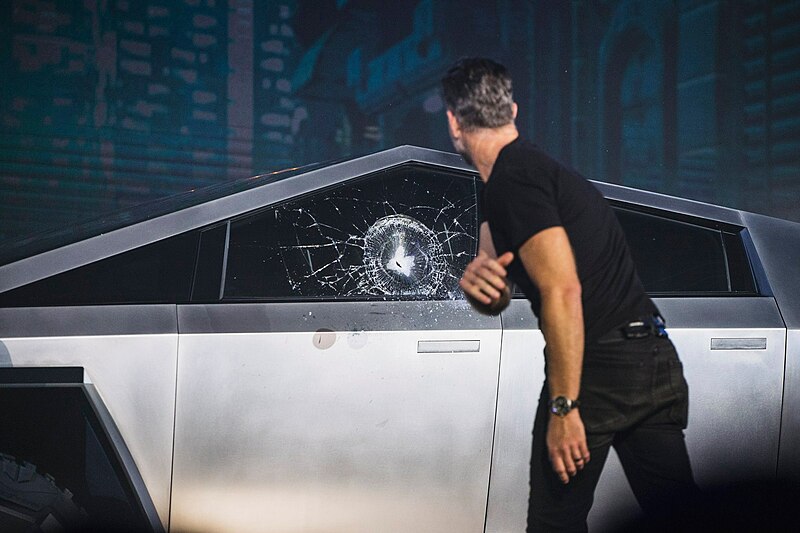 File:Tesla Cybertruck damaged window.jpg