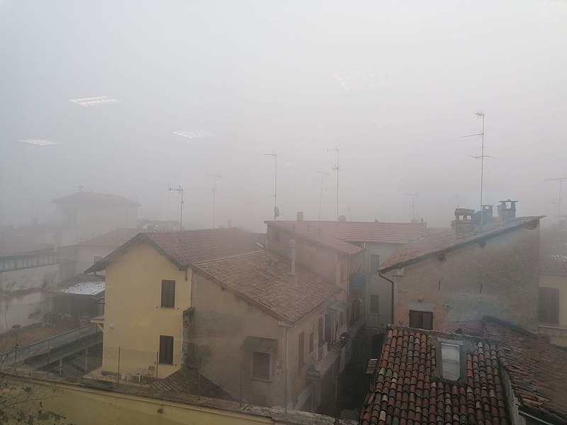 File:Vigevano con nebbia vista dal Liceo ginnasio statale Benedetto Cairoli - Vigevano (III).jpg