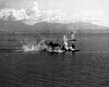 Le Musashi essuyant une attaque à la bataille de Sibuyan le 24 octobre 1944