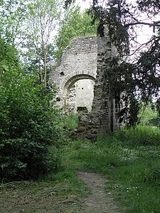 Ruines de l'ancienne église.