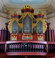 Kirche in Zöblitz, Silbermannorgel, Balustrade mit Serpentin-Elemente