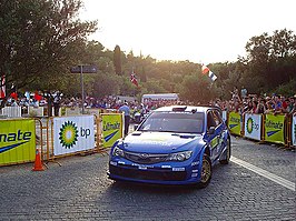 Solberg tijdens de ceremoniële start in zijn nieuwe Impreza, die hij debuteerde met een tweede plaats