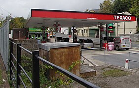 Texaco Ton Pentre - geograph.org.uk - 6194324.jpg