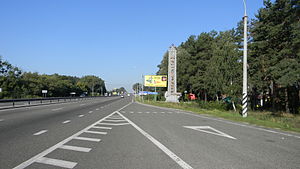 В'їзний знак у колишній Макарівський район у с. Березівка