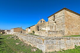 Iglesia parroquial de San Cipriano en Villarmuerto trasera.jpg