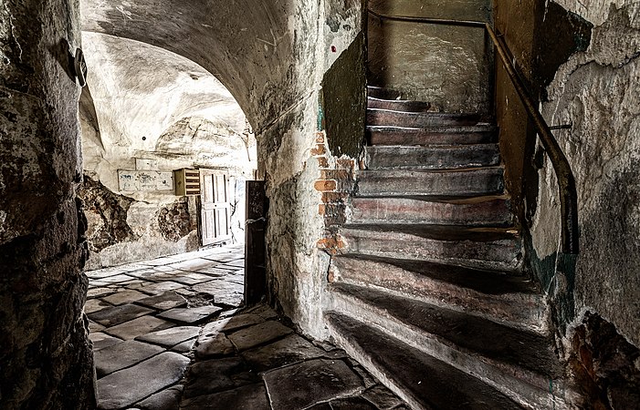 4: Staircase in weaver house, Nadrzeczna 2, Nowa Ruda, Poland. Author: Jar.ciurus