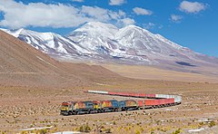 Second place: Train from Antofagasta to Bolivia, pictured between San Pedro and Ascotan, Chile. – انتساب: Kabelleger / David Gubler (CC BY-SA 4.0)