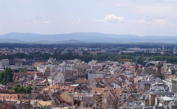 Français : Vue de la Cathédrale vers les quartiers ouest et les Vosges