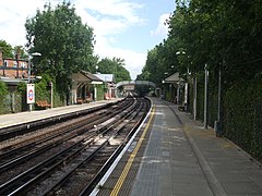 West Finchley stn northbound.JPG