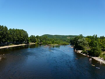 La Dordogne au pont de Rouffillac, entre Carlux à gauche et Saint-Julien-de-Lampon en rive opposée.