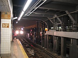 Station Hunters Point Avenue, de grens tussen viaduct en tunnel