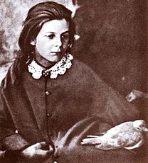 Lewis Carroll: Agnes Grace Weldová s holubicí, 1862