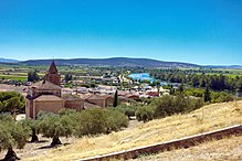 Medellín y el Guadiana desde el camino que lleva al castillo.