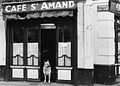 Devanture d'un ancien café français à Rouen.