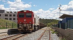 Un tren buit de sal passant per l'antic apartador de Callús.