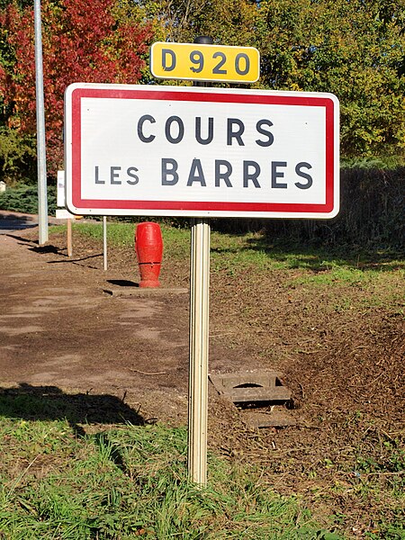 File:Cours-les-Barres-FR-18-panneau-01.jpg