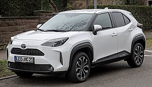 Toyota Yaris Cross Hybrid (XP210) - left front view