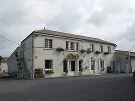 The town hall in Sainte-Lheurine