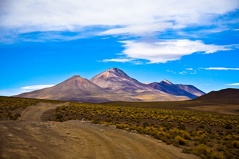 File:Alrededores de la Laguna Colorada - Bolivia.jpg