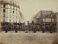 Barricade à Paris le 18 mars 1871 pendant la commune de Paris