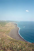 Plage de débarquement vue depuis le sommet du mont Suribachi.