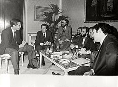 Adolfo Suárez conversa con representantes de los medios de comunicación. Pool Moncloa. 9 de febrero de 1979.jpeg