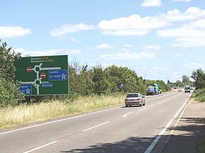 A418 crosses the M40 near Wheatley - geograph.org.uk - 192048.jpg