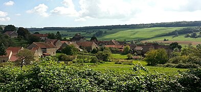 Un village de fond de vallée en Bourgogne, Echannay - panoramio.jpg