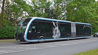 Bus (livrée bleue) de la N1, à Longueau.