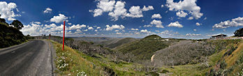 Panorama estival au Mont Hotham, dans l’État de Victoria (Australie). (définition réelle 3 000 × 937*)