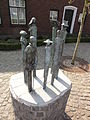 sculptuur Zo Verscheiden, Toch Een, door Mieke van Uden 2000