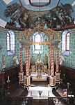 Altar mit Baldachin und Wandmalerei