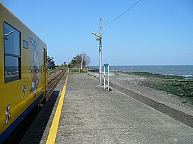 大三東駅ホームと有明海