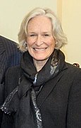 Glenn Close with politicians (cropped).jpg