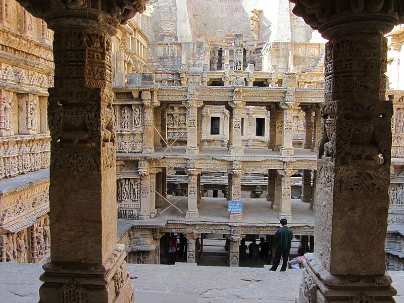 File:Rani Ki Vav - Front View.JPG