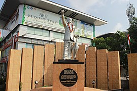 Vinayak Damodar Savarkar Statue - Vadodara - Gujarat - DSC002.jpg