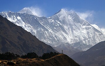 Himalajaan kuuluva maailman korkein vuori Mount Everest.