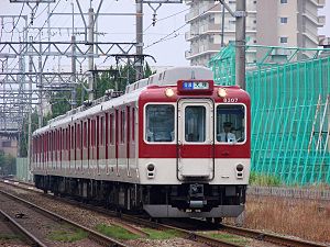 8400系による天理行き各駅停車（二階堂駅付近）