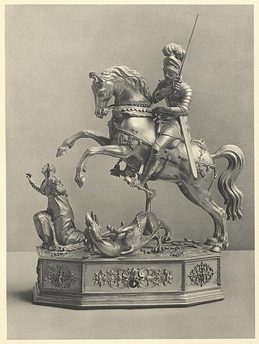 Sankt Georg befreit die Königstochter von dem Drachen. Getriebene Gruppe aus vergoldetem Silber. Im Sockel ein Laufwerk. Augsburger Arbeit, wohl von Joachim Fries, erworben 1612