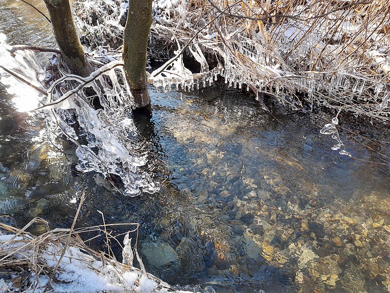 File:Creek frozen.jpg