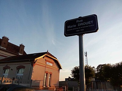 Rue Marie Drouet , face à la Gare de Val-de-Vesle.