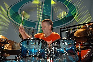 Carl Palmer na koncertě se skupinou Asia v roce 2006