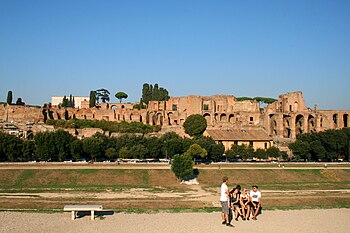 Palatinen. I förgrunden Circus Maximus.