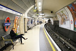 Het perron richting South Kensington in 2009