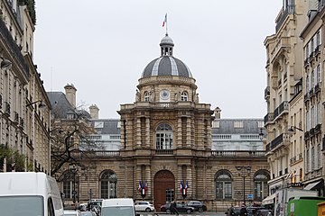 Façade nord du palais, depuis la rue de Tournon