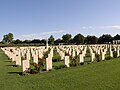 Der Soldatenfriedhof bei Ortona besteht aus 1.615 Gräbern; 52 davon mit unbekannten Namen. Anzahl der Gräber nach Nationen: Kanada 1.375, Vereinigtes Königreich 169, Neuseeland 42, Südafrika 16, Indien 5, Australien 4, andere Alliierte 2, gänzlich unbekannt 2.