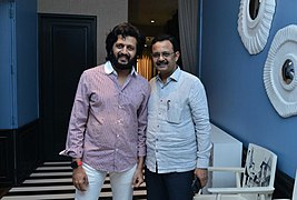 Atul Kulkarni with Riteish Deshmukh.jpg