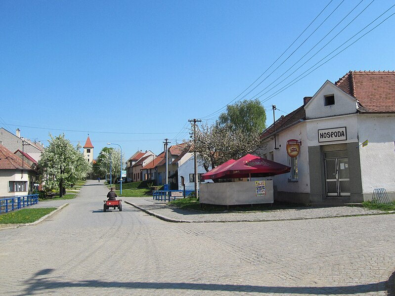 File:Blatnička, centrum.jpg